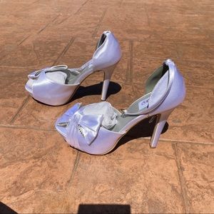 ❤️Sold ❤️White satin heels in Jay by Dyeables